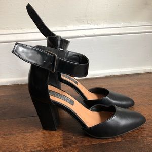 Deena & Ozzy pumps sz 8